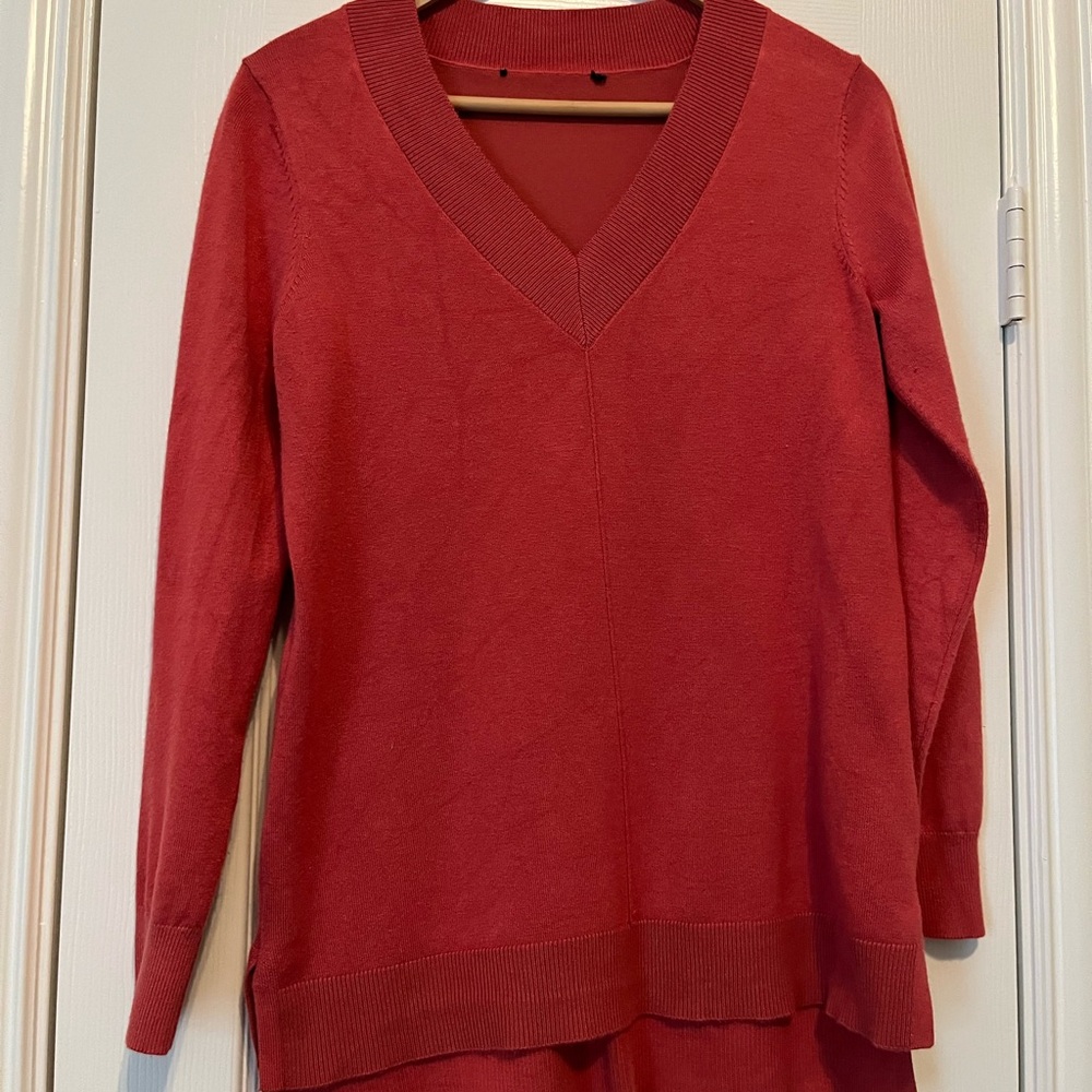 Long sleeve v neck sweater size M cinnamon color